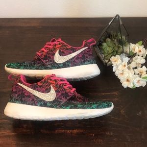 Nike Rosche 👟 Rainbow Palm Tree Design